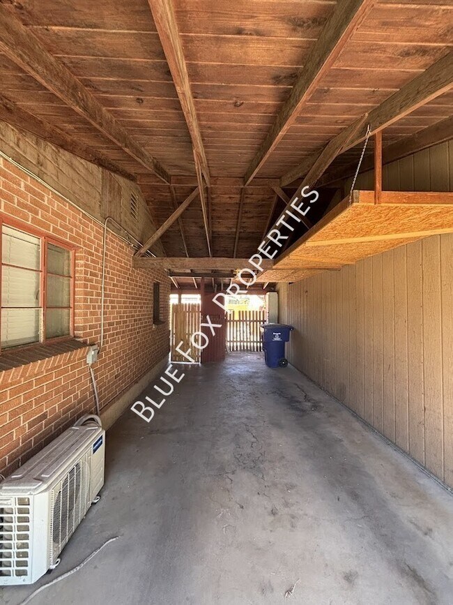 Building Photo - 949 N Montezuma Ave