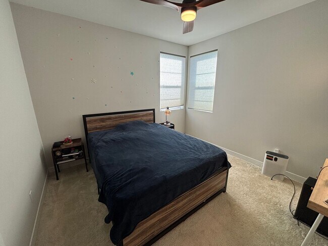 Building Photo - Beautiful 3-Bedroom Home with Solar in Valencia!