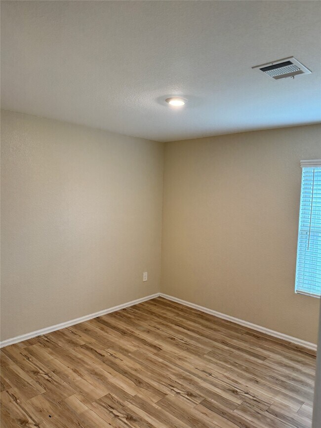 Building Photo - 17591 Longwood Trce Ln