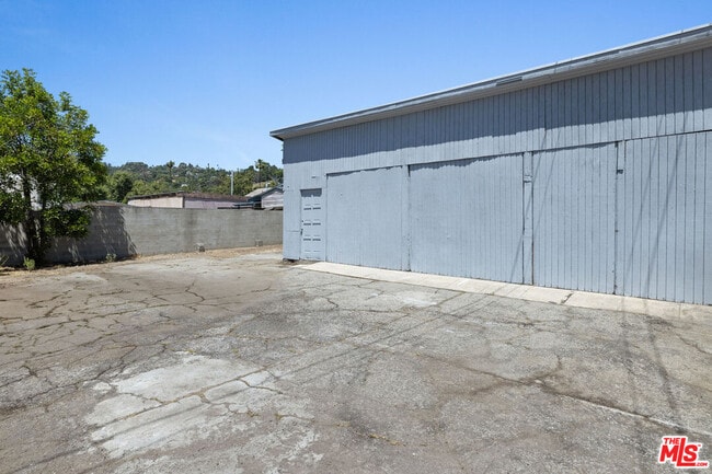Building Photo - 137 E Ave 43