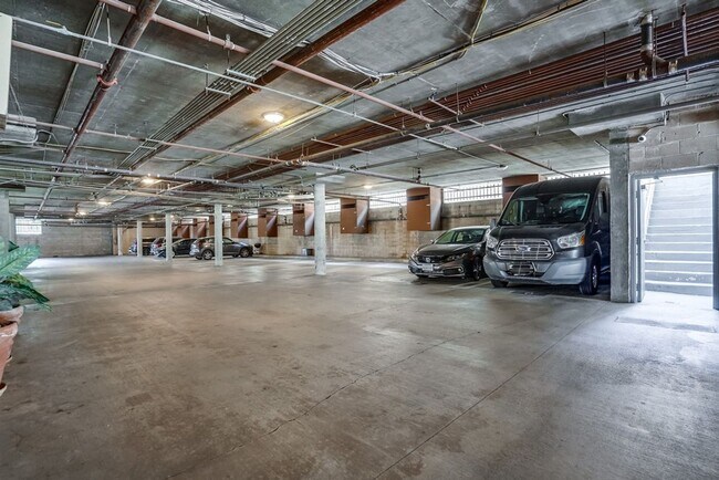Interior Photo - 821 N. Austin Ave