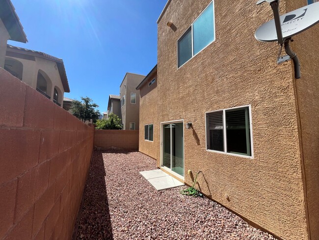 Building Photo - Rooftop Views and 3bed house for rent