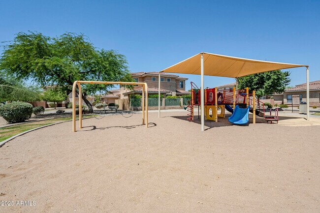 Building Photo - 13562 W Cypress St