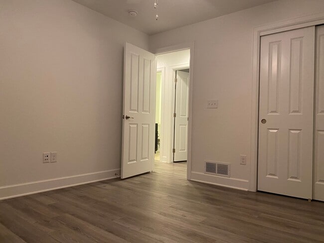 Building Photo - Luxury Townhome!