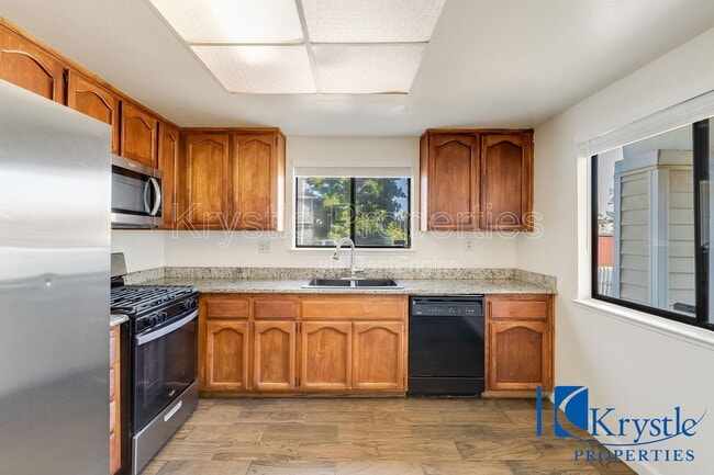 Building Photo - 1366 Matthew Dr