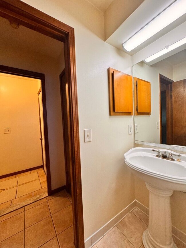 Building Photo - RENTAL