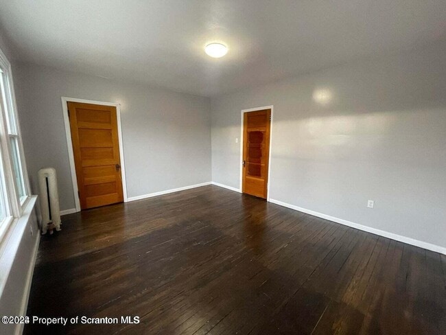 Building Photo - 304 E Elm St