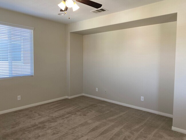 Building Photo - Beautiful 5 Bedroom Home in Murrieta Available!