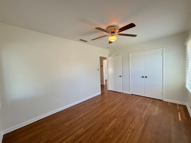 Building Photo - Clean and comfortable 3 bedroom available ...