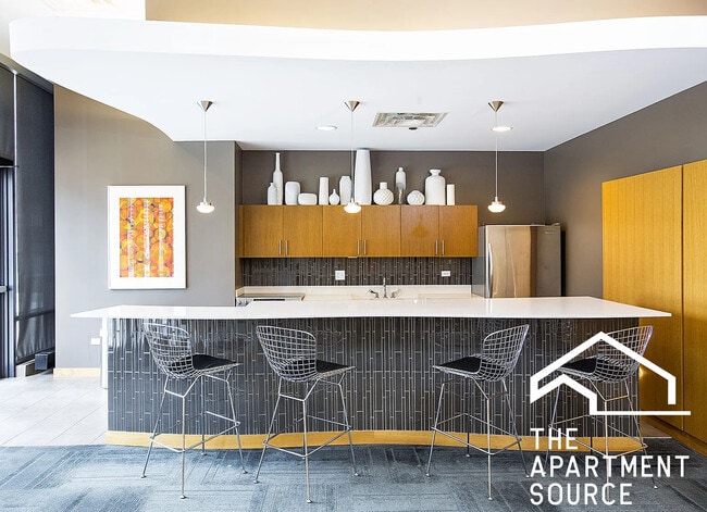 Building Photo - 225 N Columbus Dr