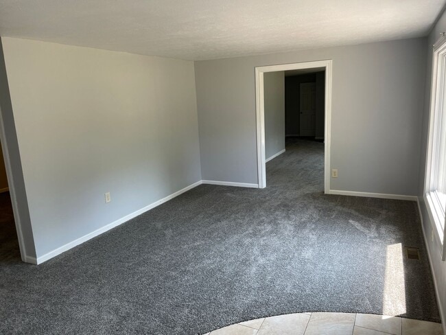 Building Photo - Charming 3-Bedroom Ranch Home in Comstock ...