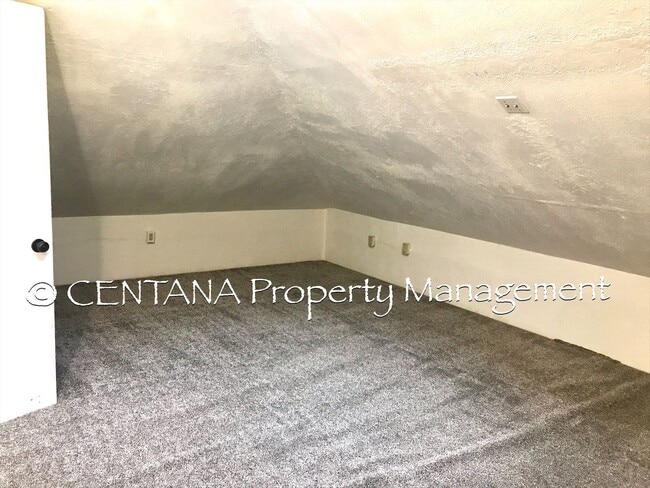 Building Photo - 2 Bedroom in Uptown!