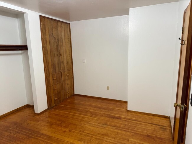 Building Photo - 1915 SE Debord St