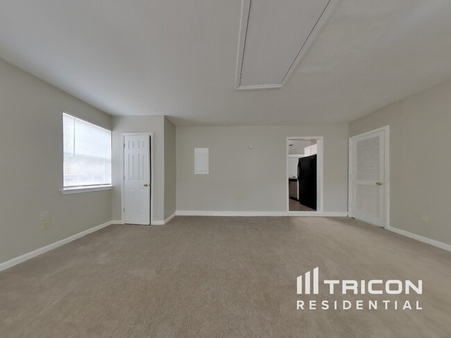 Building Photo - 510 Surveyor Walk