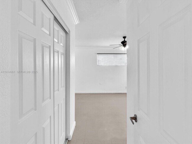 Building Photo - 4416 SW 35th Ave