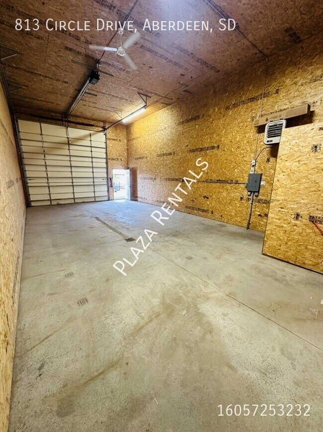 Building Photo - 1624 6th Ave SW