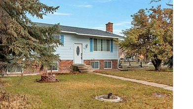 Building Photo - Single Family Residence 5 Bed | 2 Bath
