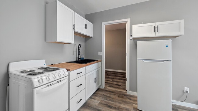 Building Photo - North Valley Apartments