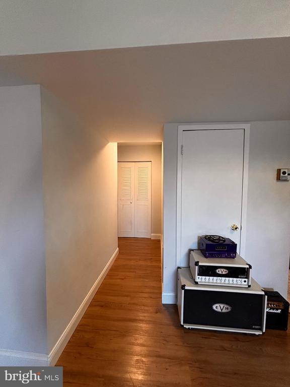 Building Photo - 2 Canterbury Square