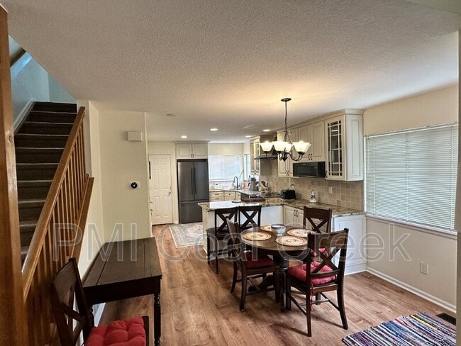 Building Photo - 761 Owl Ct