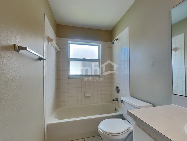 Building Photo - 1750 Kirtley Dr