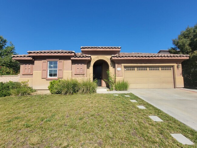 Building Photo - Gorgeous Single Story Home