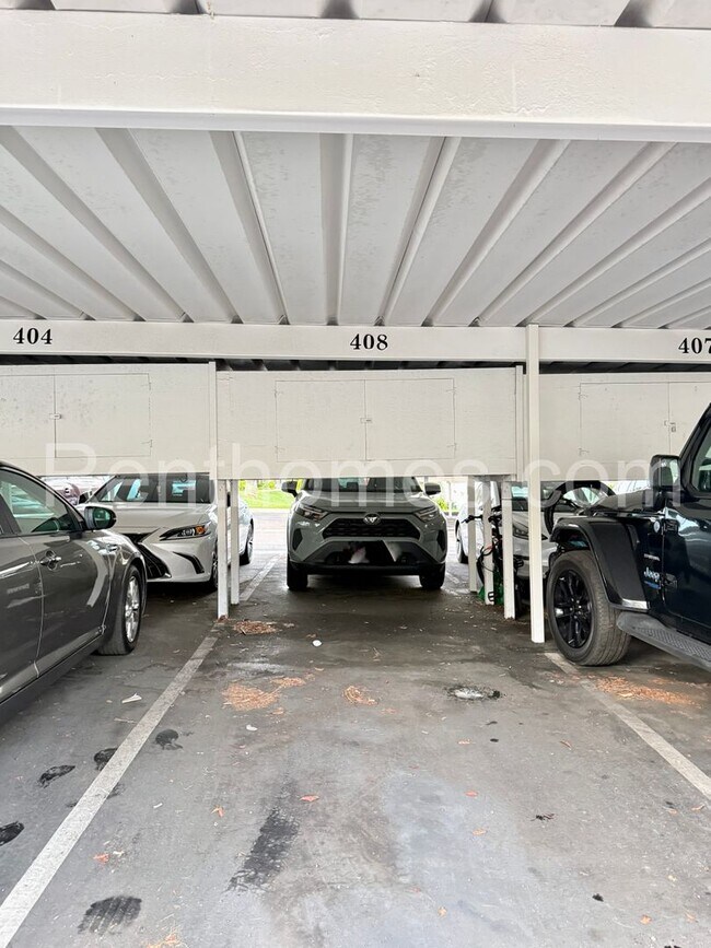 Building Photo - 9352 Twin Trails Dr