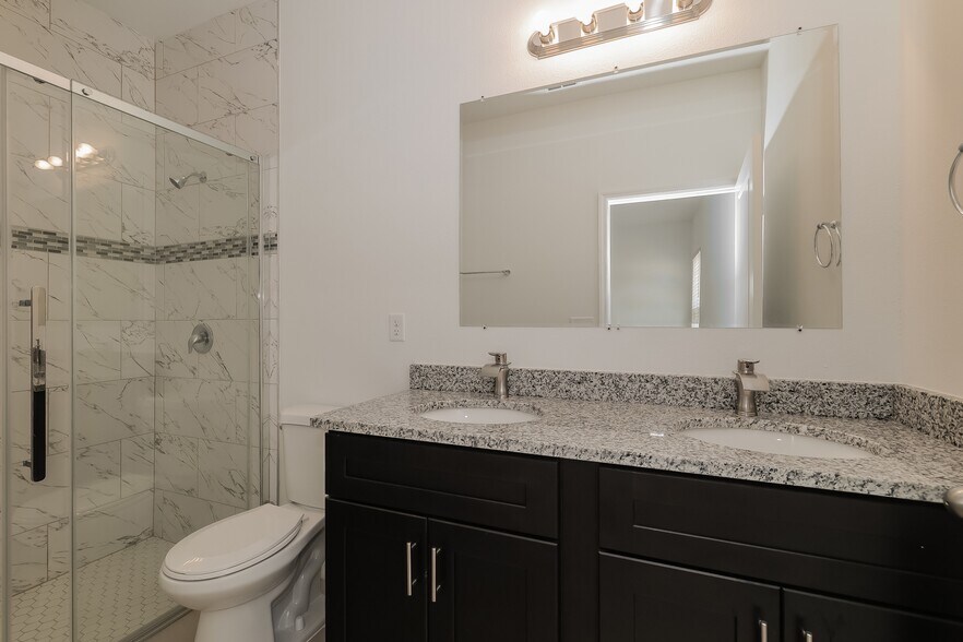 Building Photo - 416 Lark Ct