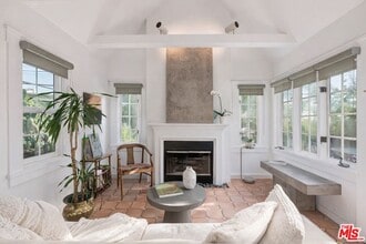 Building Photo - 2427 N Gower St