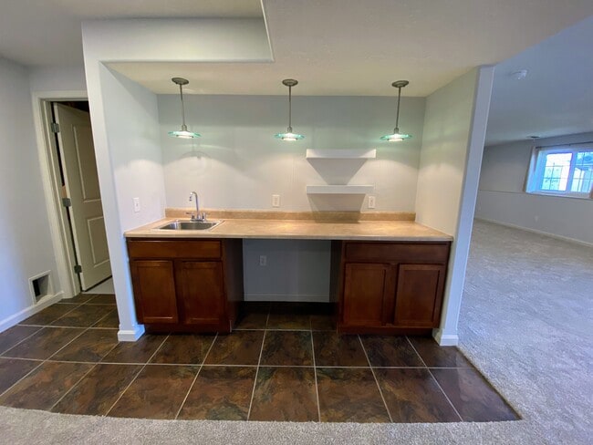 Building Photo - 2901 Red Oak Rd