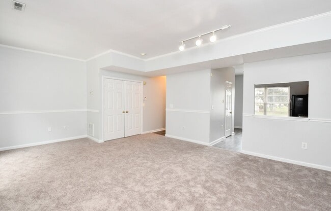 Building Photo - BEAUTIFUL TOWNHOME FOR RENT