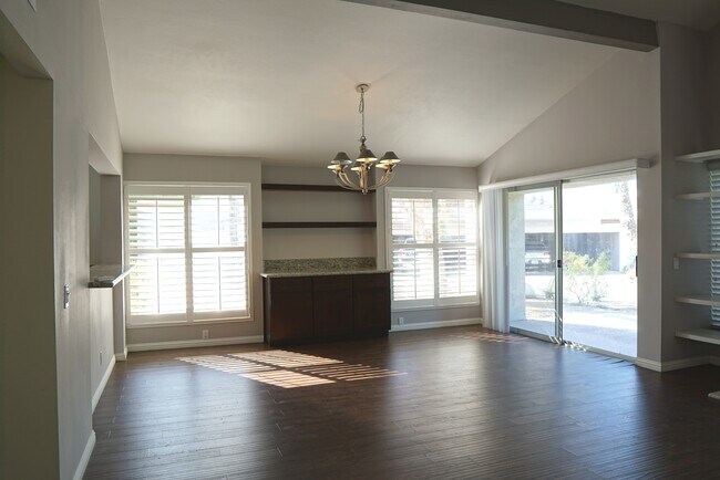 Building Photo - 35106 Mission Hills Dr