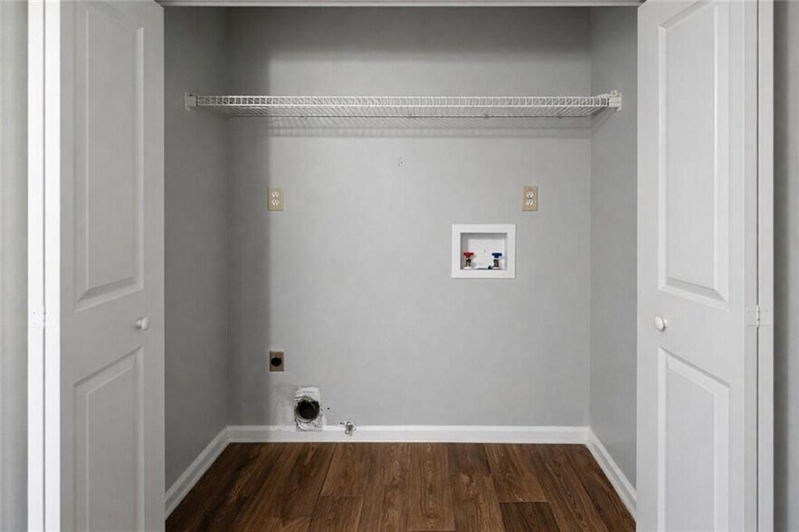 Building Photo - 340 Red Oak Run SW