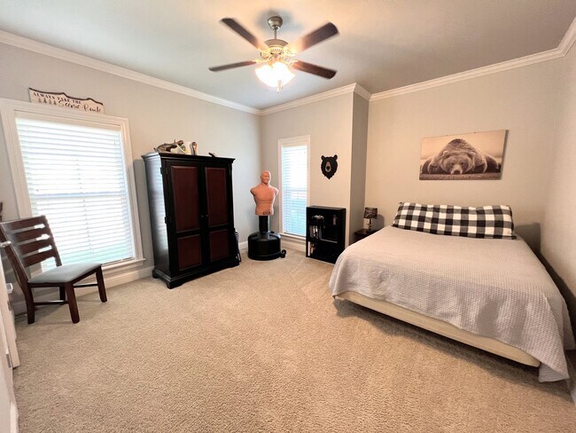 Building Photo - 725 Dumaine Dr