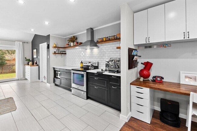 Building Photo - 11006 Yucca Dr