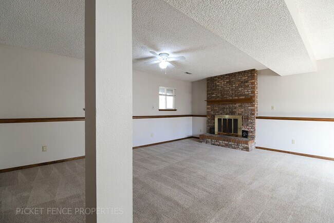 Building Photo - Beautiful 2 Story Home in Loveland
