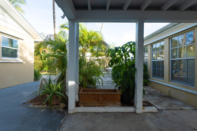 Building Photo - 245 Cortez Rd