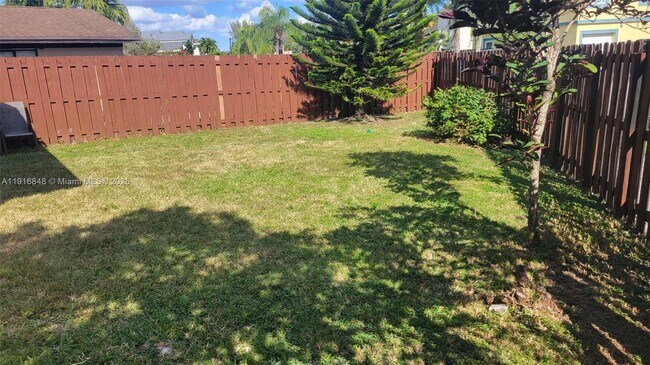 Building Photo - 914 NW 106th Ave Cir