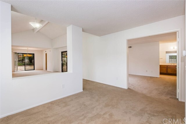 Building Photo - 12 Foxglen