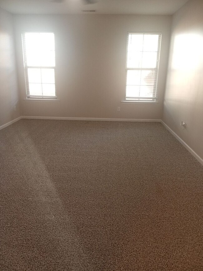 Building Photo - Spring Lake