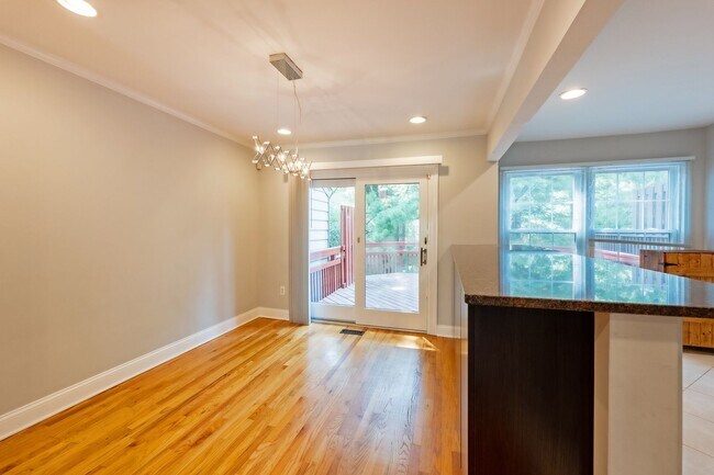 Building Photo - Great 3br 2.5 Bath Townhome in Rockville MD