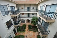 Building Photo - Buena Vista Apt. 312