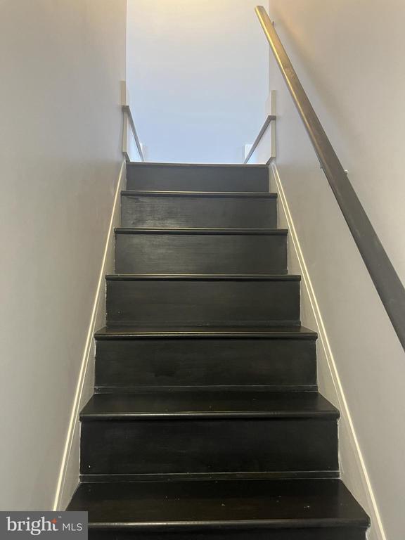 Building Photo - 134 W Airy St