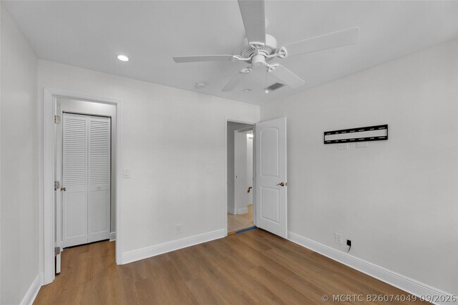 Building Photo - 2401 NE 47th St