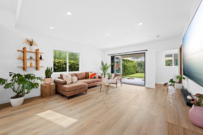 Building Photo - 4258 Beethoven St