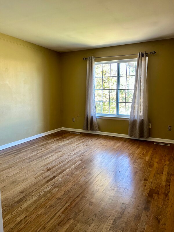 Building Photo - 426 N Fox Hills Dr