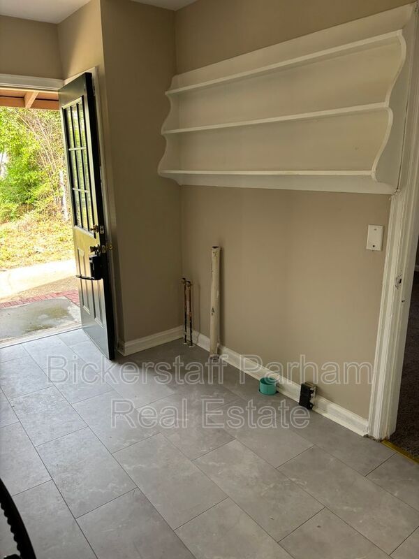 Building Photo - 3931 Dexter Dr