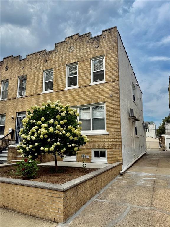 Building Photo - 1561 E 32nd St