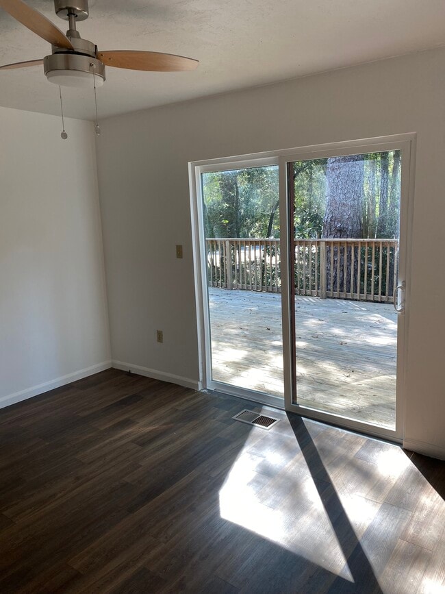 Building Photo - 3008 W University Ave