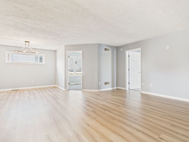 Building Photo - Beautiful Spacious Single Family in Blue Meadow Farms